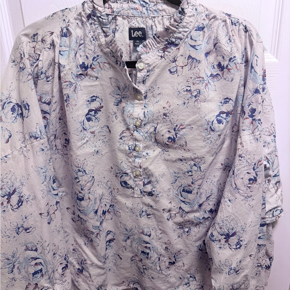 Lee Women's Floral Button Down Shirt - Blue and Gray